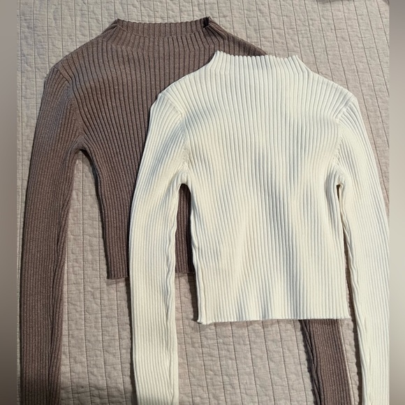 White and taupe long sleeve bundle. Size medium. - Picture 1 of 1